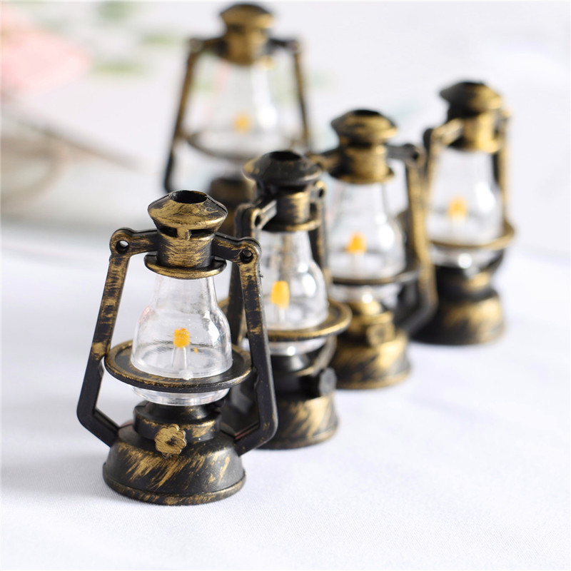 Dollhouse miniature food and play landscape shooting props accessories retro kerosene lamp DIY material ornaments