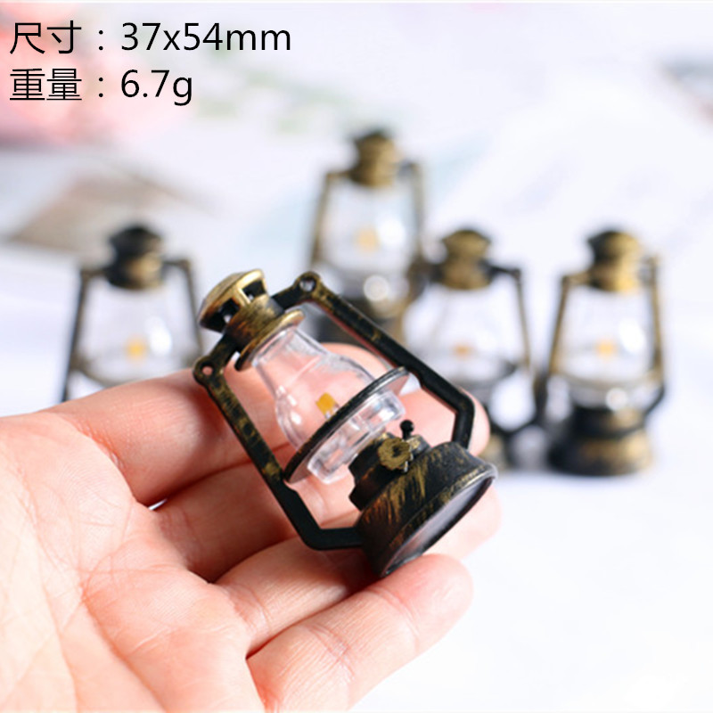 Dollhouse miniature food and play landscape shooting props accessories retro kerosene lamp DIY material ornaments