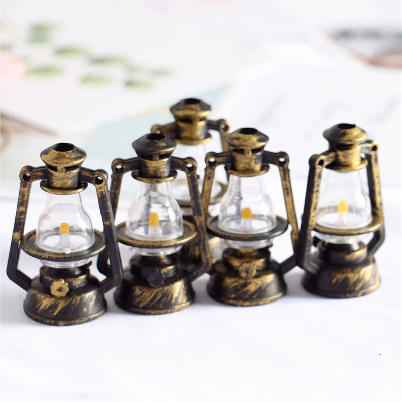 Dollhouse miniature food and play landscape shooting props accessories retro kerosene lamp DIY material ornaments