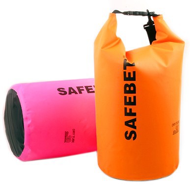 Waterproof beach bucket for swimming