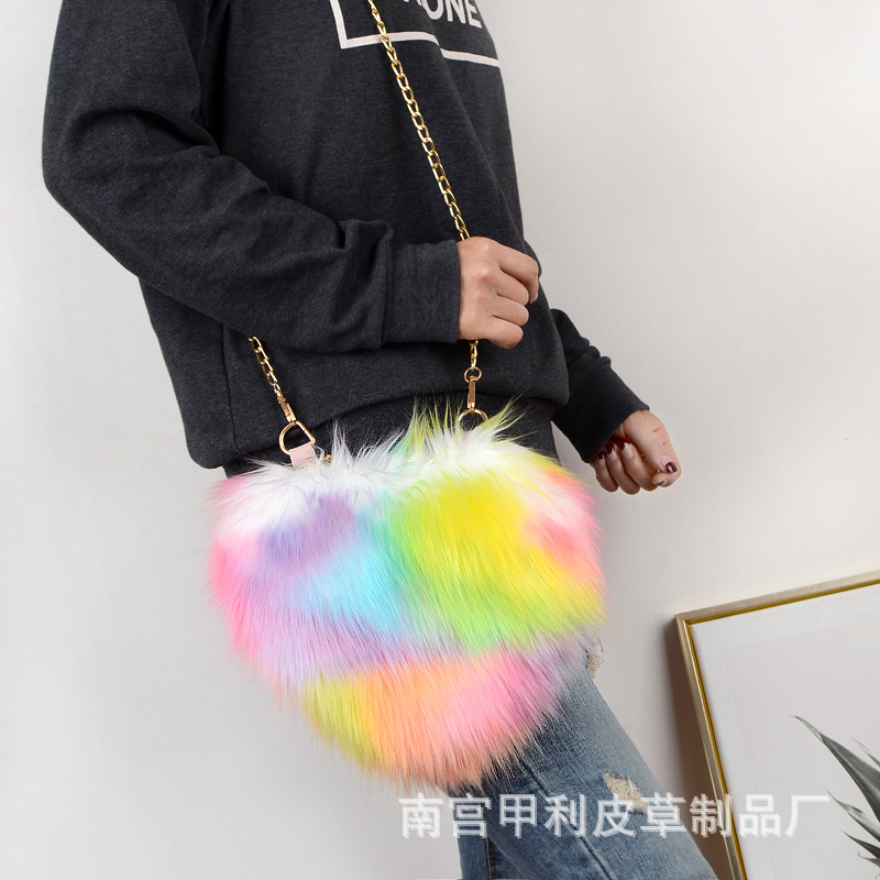 仿狐狸桃心包包时尚毛绒斜挎女士包链条手机包毛毛球狐狸毛毛球
