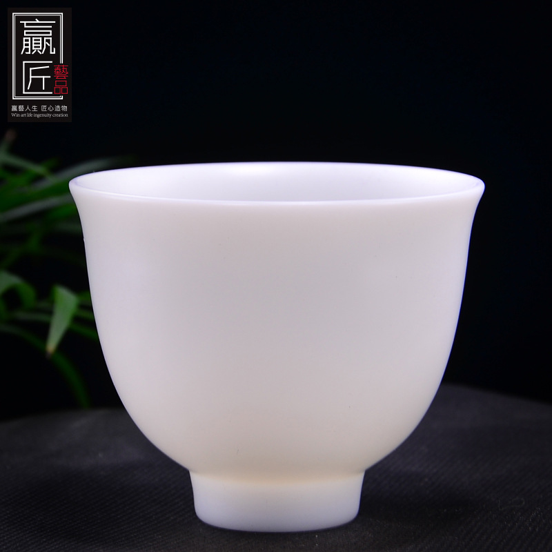 Ganador de arte de porcelana blanca Kung Fu taza de té logotipo tallado taza de té de cerámica taza única regalo personal