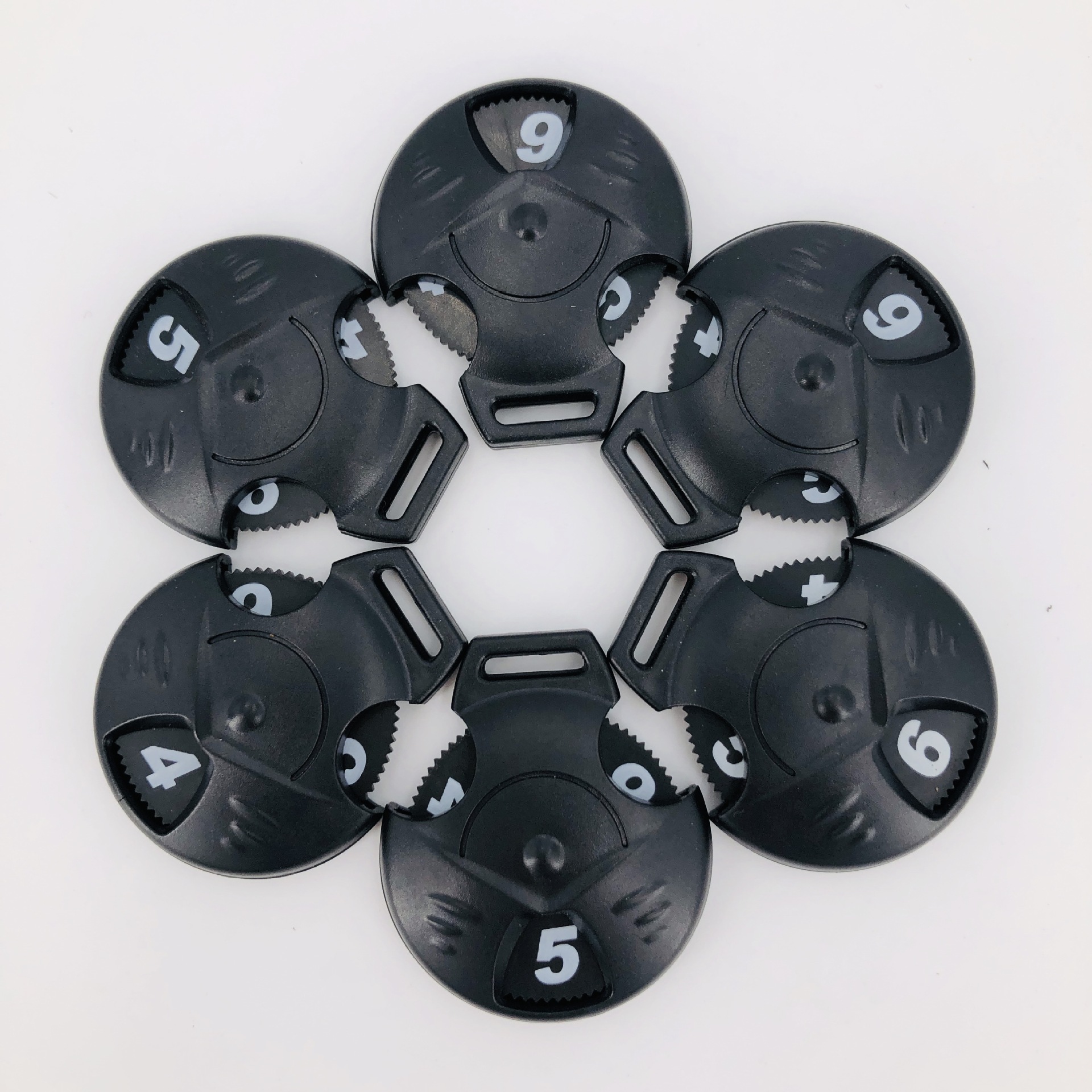 Venta al por mayor de fábrica de golf de madera tapa de poste etiqueta de número de golf ronda giratoria etiqueta de plástico etiqueta digital