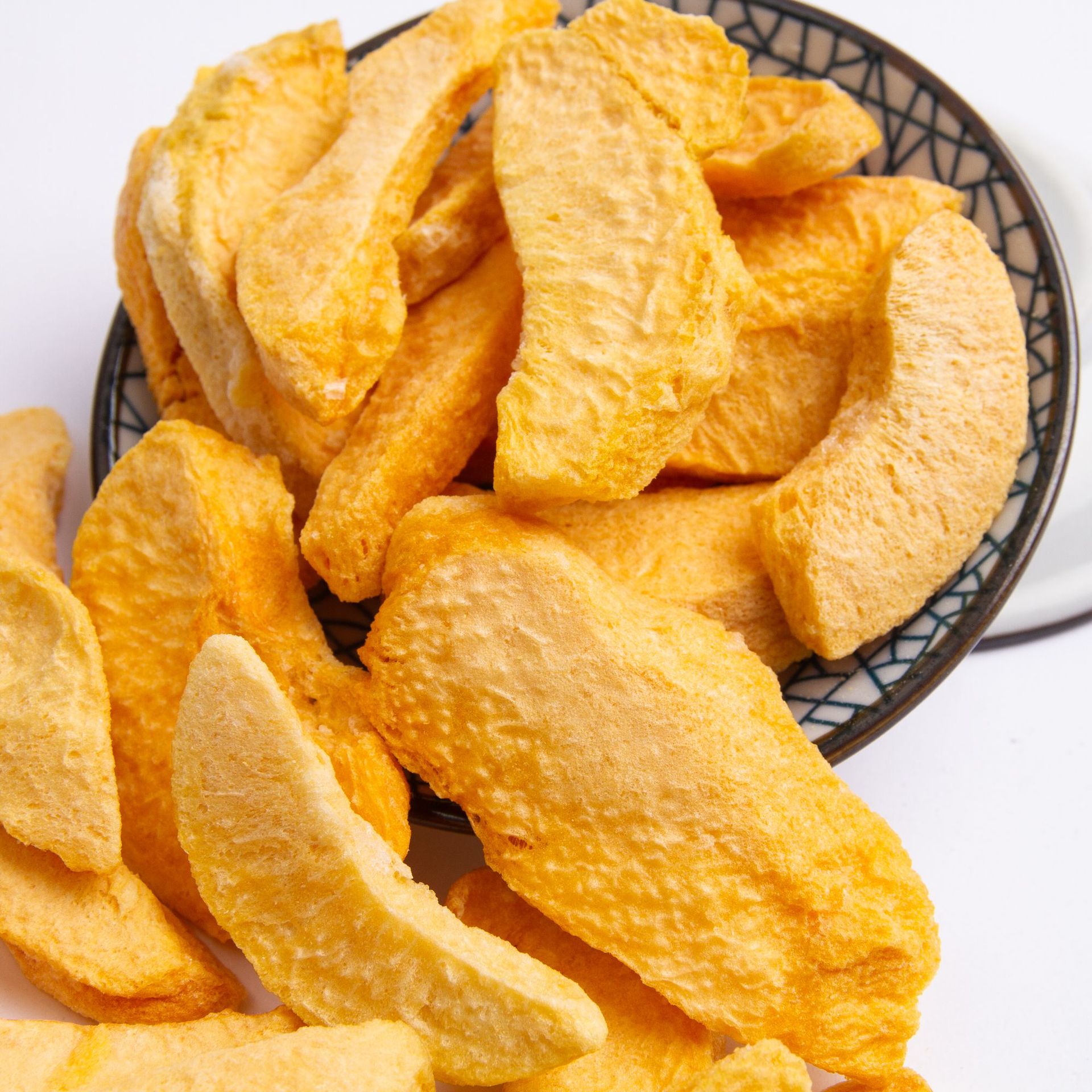 廠家批發凍干黃桃乾果乾脆片雪花酥甜品食品原料散裝桃干水果乾