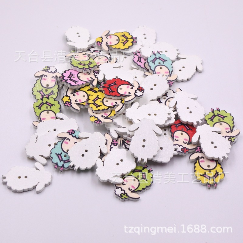 21-31mm fondo blanco pintado dibujos animados pequeña oveja botones de madera DIY botones de color 50 piezas en un paquete