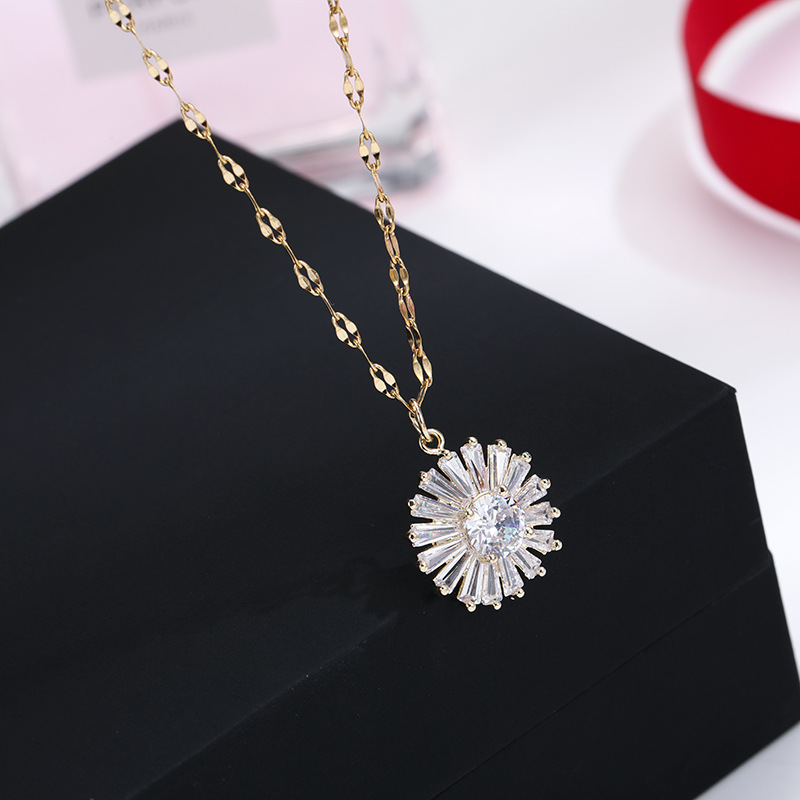 New Zircon Daisy Clavicle Chain for Women 14K Gold White Zircon Exquisite Sunflower Necklace Pendant Manufacturer