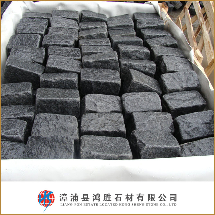 厂家批发 漳浦黑芝麻黑锈石小方块自然面花岗岩 方块石 滚石