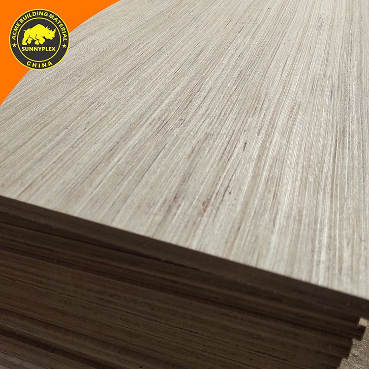 Los fabricantes venden al por mayor tableros revestidos con revestimiento de chapa ingeniería contrachapado sitio de construcción tablero multicapa tablero de construcción tablero de muebles piso