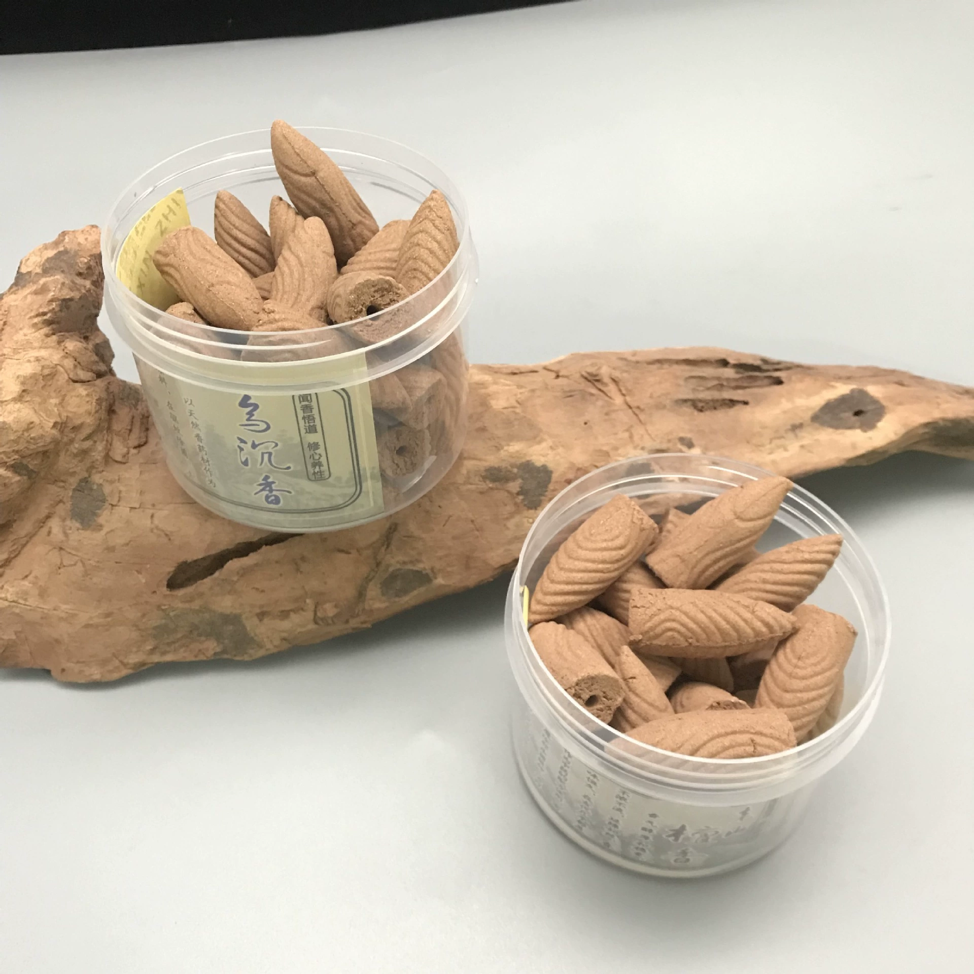 Расширенная палочка с sandalwood с обратным потоком ароматические зерна, агарное дерево, дым ароматических палочек, полынь в банки, горячие продажи на уличных лотках