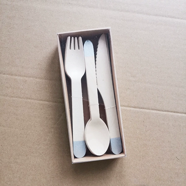 8 hot silver each of the box, the knife fork spoon