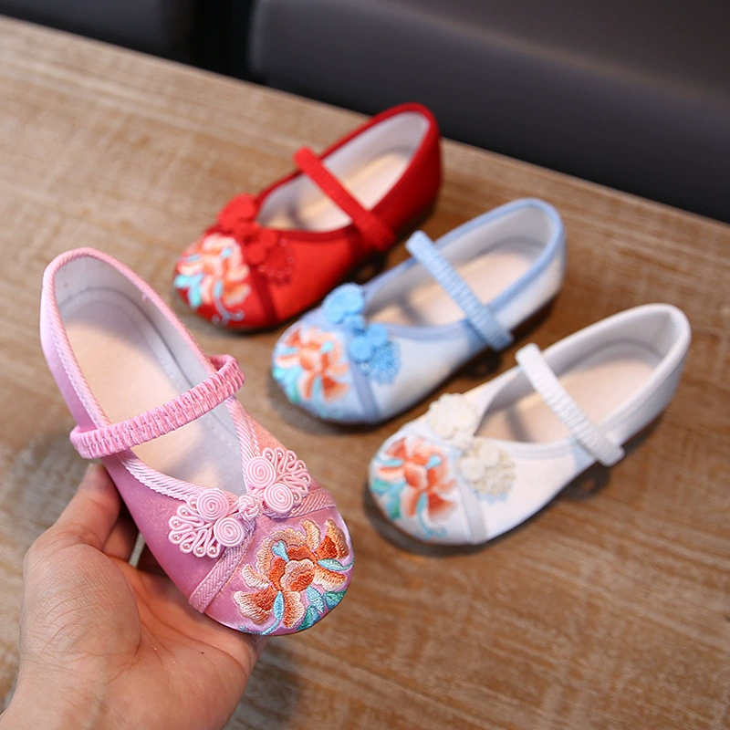 Напрямую от производителя, новинка весны 2024 года: детские вышитые туфли в китайском стиле, плоские туфли для девочек в стиле Ханьфу, доступны для дропшиппинга.