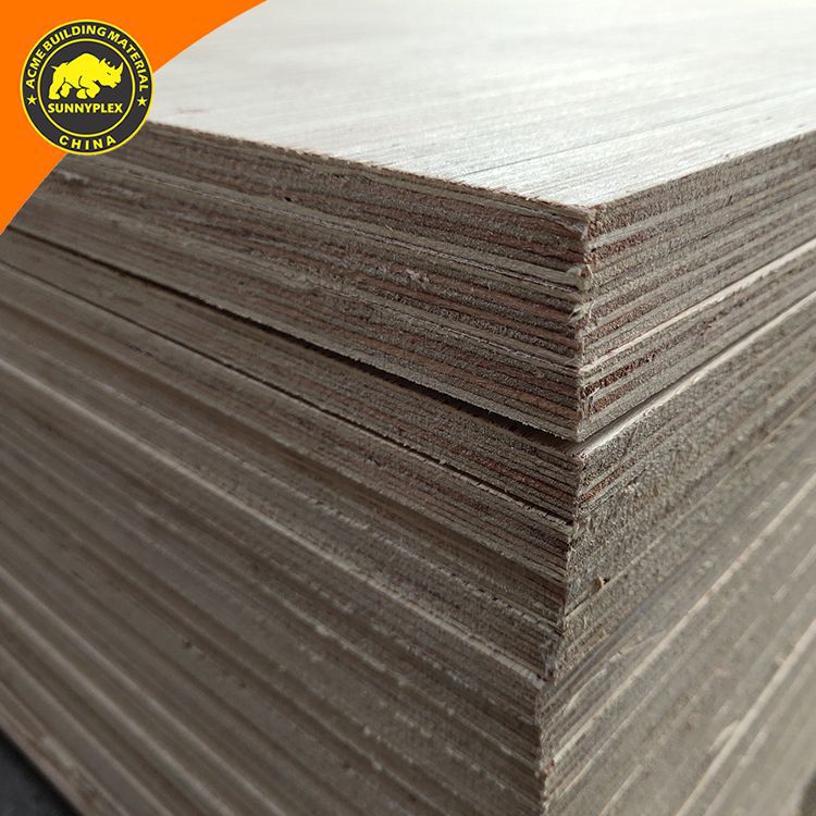 Los fabricantes venden al por mayor tableros revestidos con revestimiento de chapa ingeniería contrachapado sitio de construcción tablero multicapa tablero de construcción tablero de muebles piso