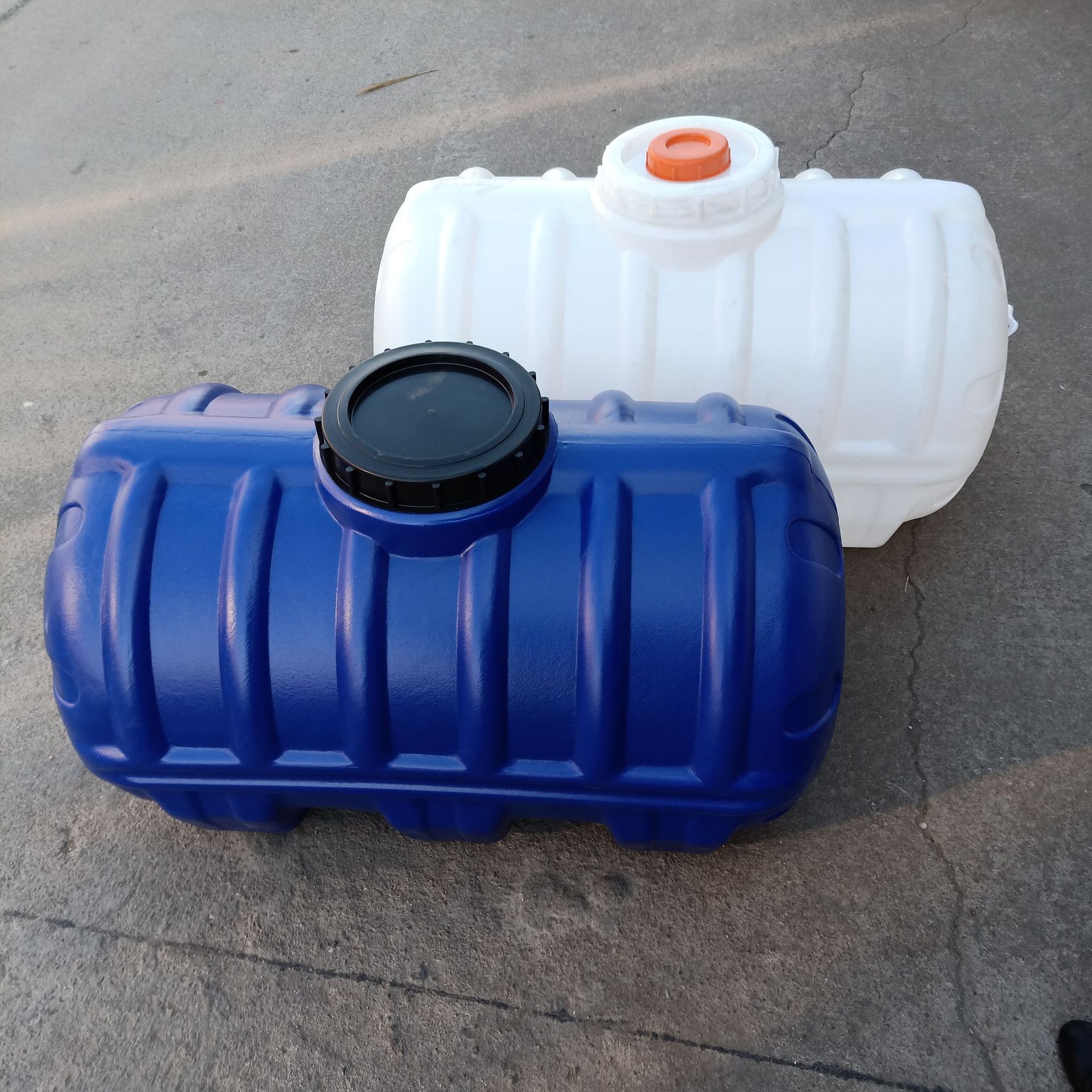 300L300升300KG塑料卧式水桶卧式农药桶化工桶运输桶洒水桶储存桶