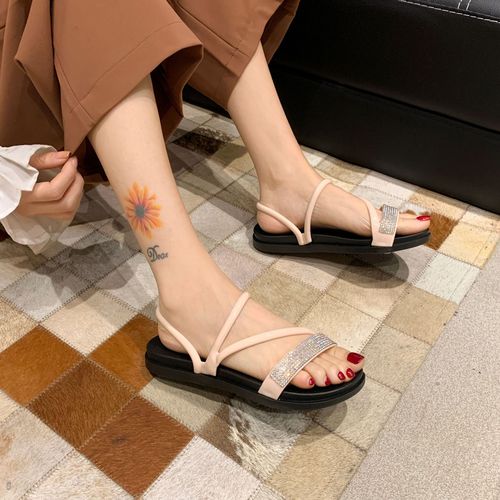 Ladies sandals for summer outdoor wear, mud-feeling slippers with flat soles, fashionable one-piece flip-flops, beach shoes and cool slippers for women, stall shoes