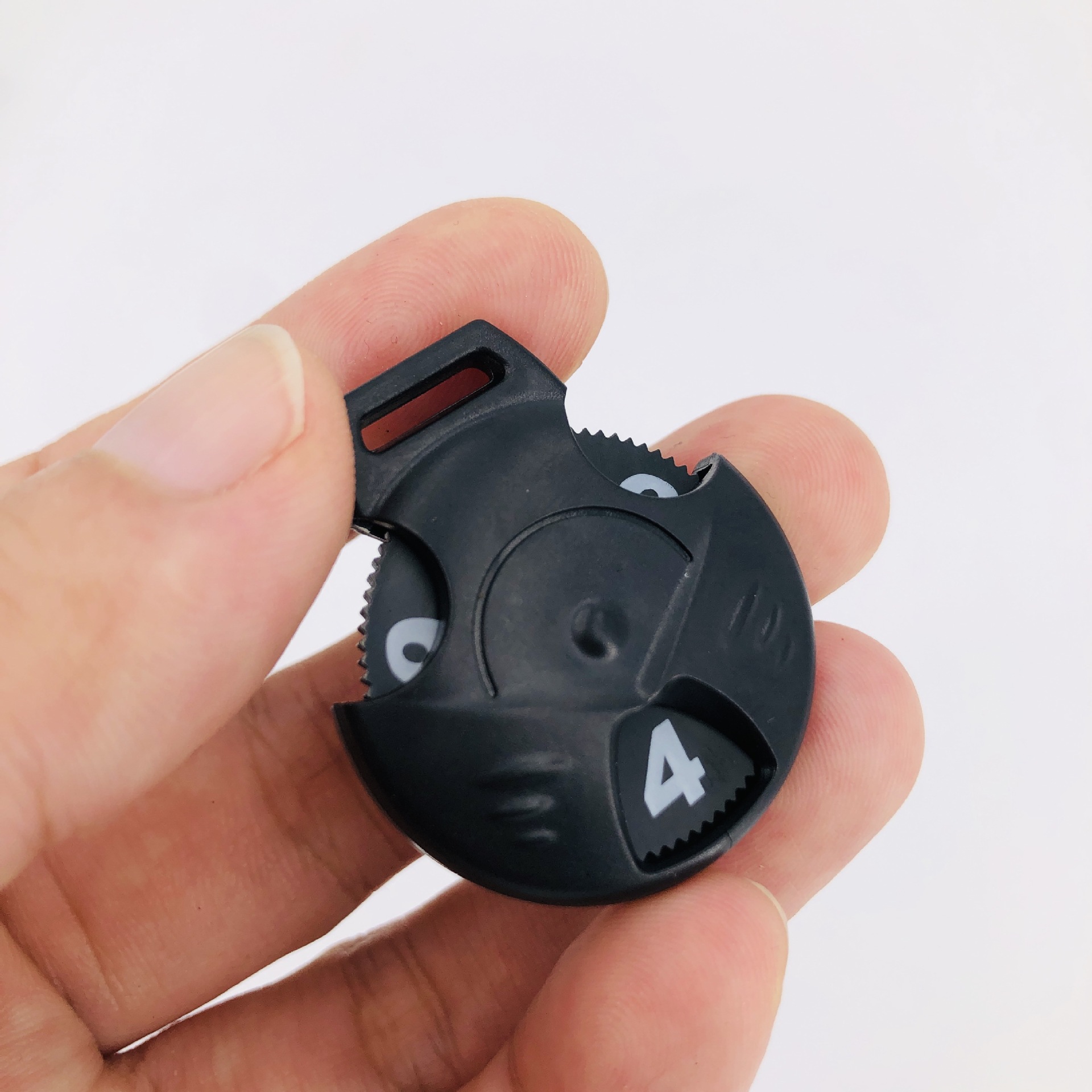 Venta al por mayor de fábrica de golf de madera tapa de poste etiqueta de número de golf ronda giratoria etiqueta de plástico etiqueta digital