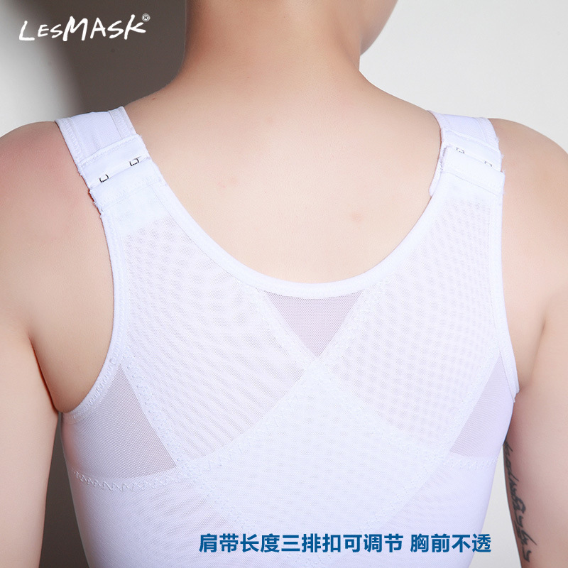 前のボタンは胸の服の女性の下着を締めます。|undefined
