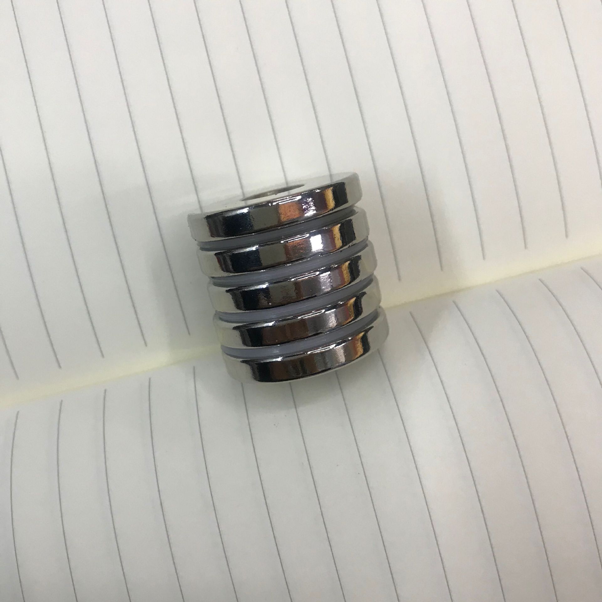 铁强磁圆形 小磁铁 带孔铷铁硼  吸铁石 15X3mm沉孔4.5mm