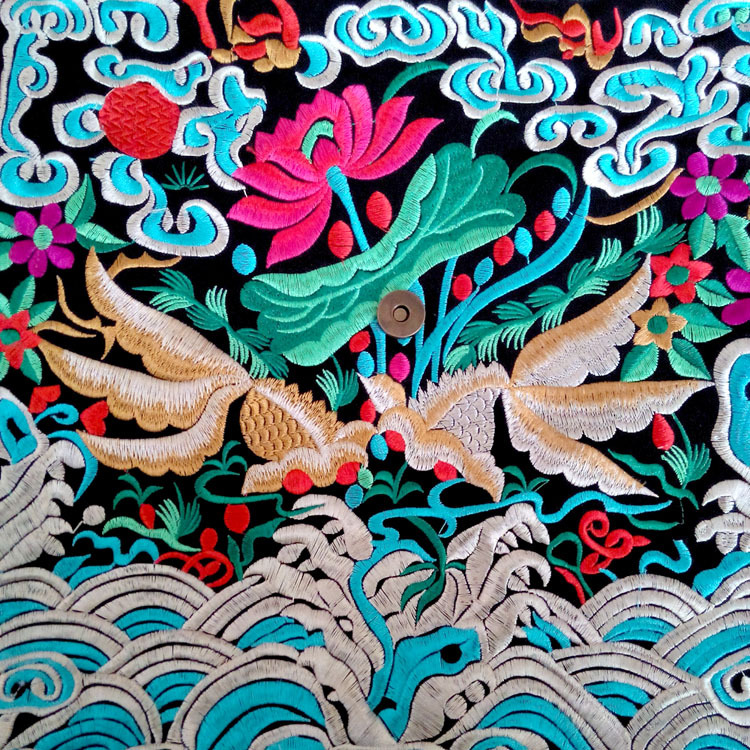 旅游饰品民族电脑绣花厂 各种绣花片 丝线绣花 电脑刺绣加工