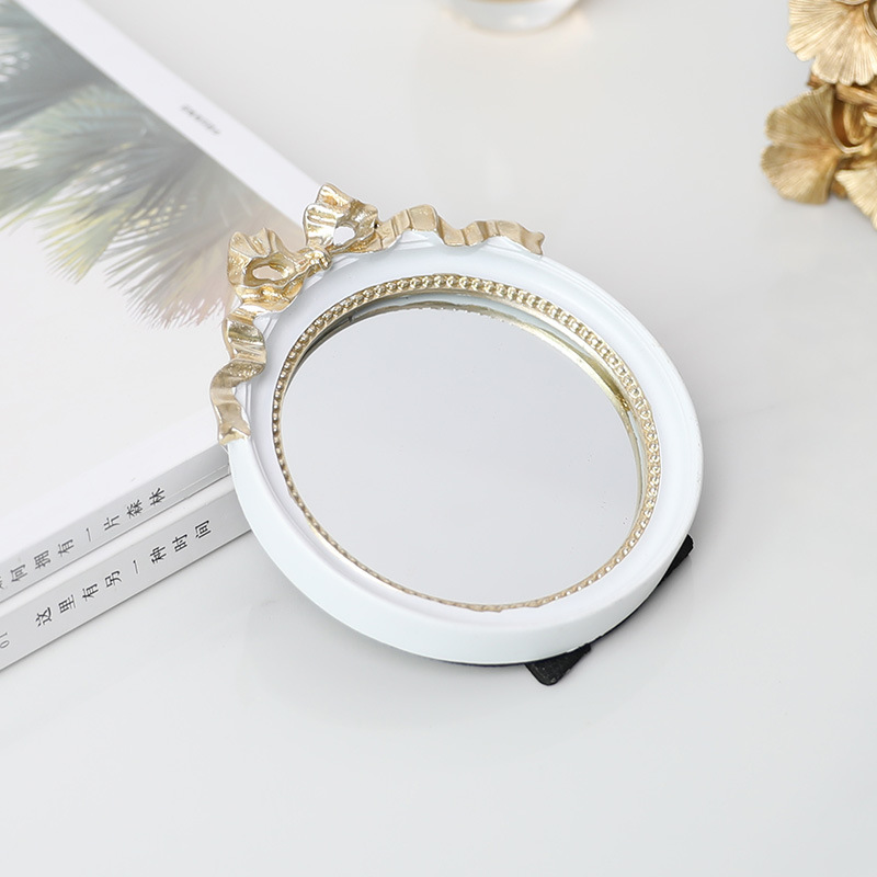 흰 활 둥근 거울