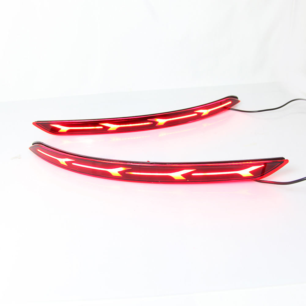 Aplicable a 16-18 Hyundai Elantra parachoques trasero luz dirección streamer conducción Elantra luz de freno Fishbone