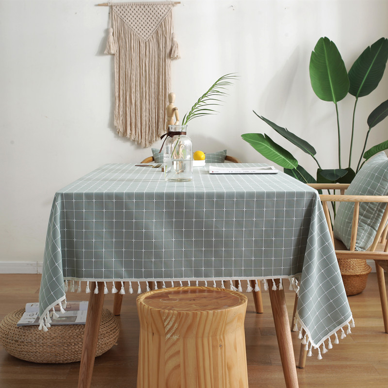 Nappe à petits carreaux géométriques en jacquard de polyester et lin, style américain, avec pompons._voghion.com