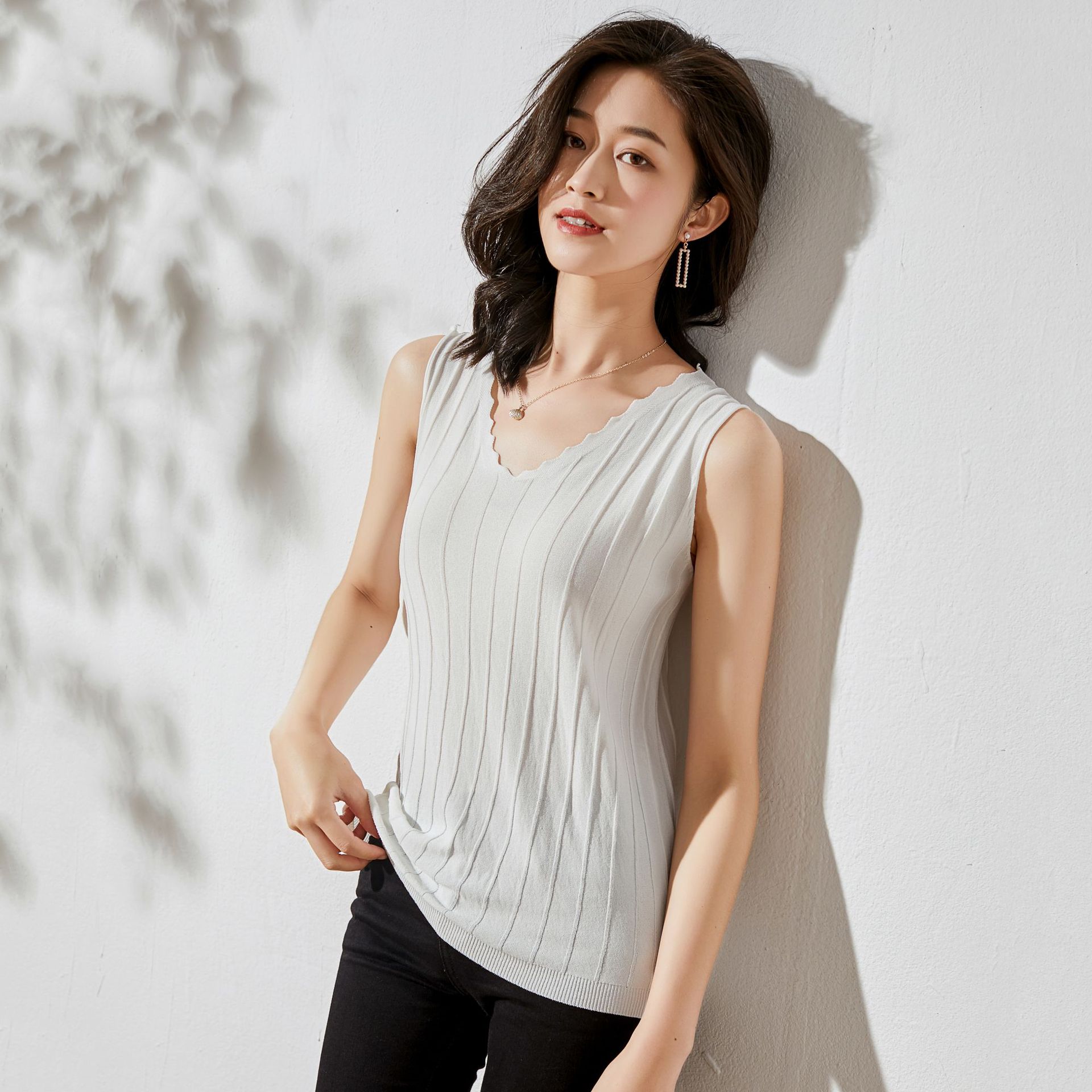 2025 Summer Korean Style Fashion Casual Lace Pullover Thin Slim Fit Solid Color Beaded Sleeveless Knitted Vest Versatile