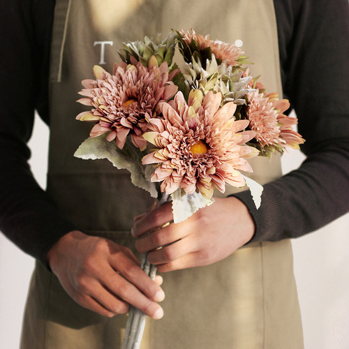 Artificial Sunflower European Style Bunch of Sunflowers Silk Flowers Fake Flowers Dried Flowers Decorative Hand Bouquet Wedding Bridal Decoration Manufacturer