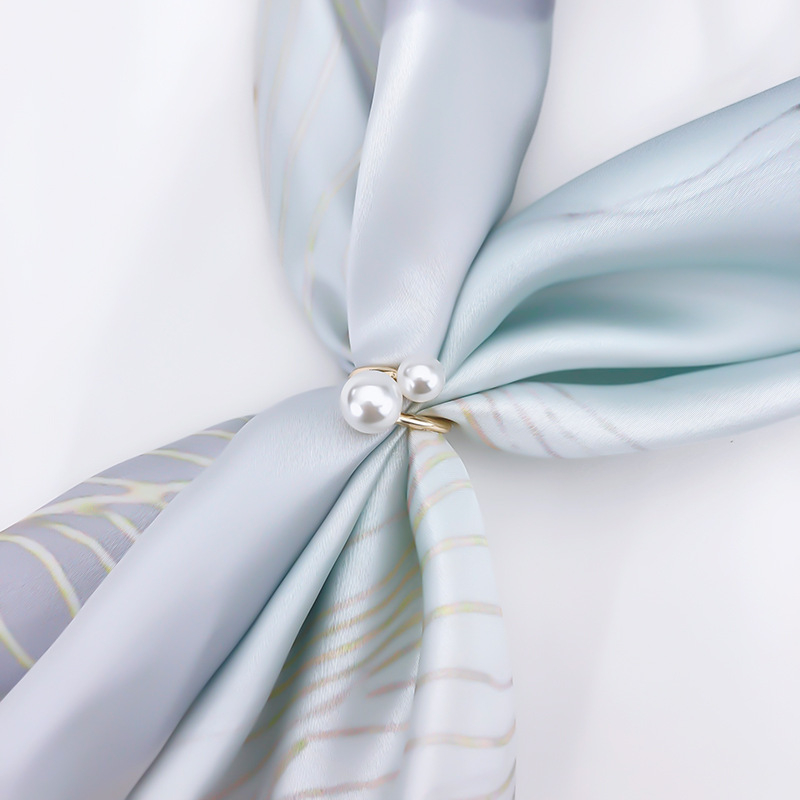 Tres anillos de seda bufanda hebilla de dibujos animados perla broche Camelia ramillete diamante pin 30 mismo estilo joyería hebilla para las mujeres