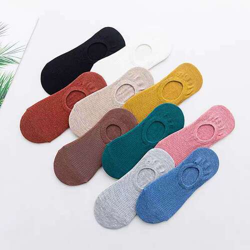 Spring and summer new women's boat socks Japanese all-match solid color vertical strip silicone non-slip women's socks shallow mouth invisible boat socks
