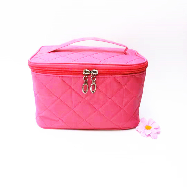 Organizer bag with diamond pattern