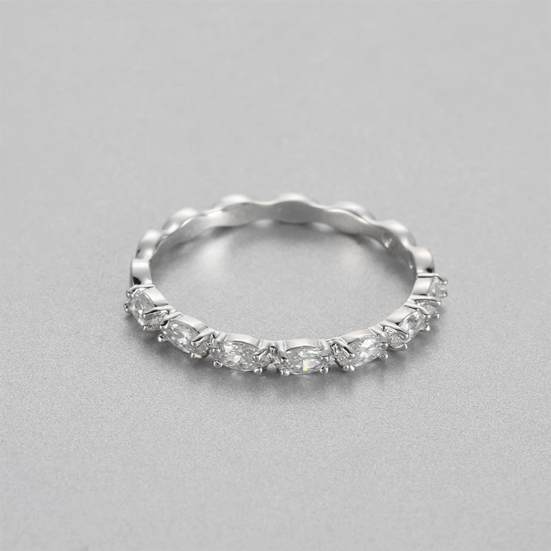 Мод ring? Fashionable shiny wedding ring, simple and elegant design, diamond encrusted