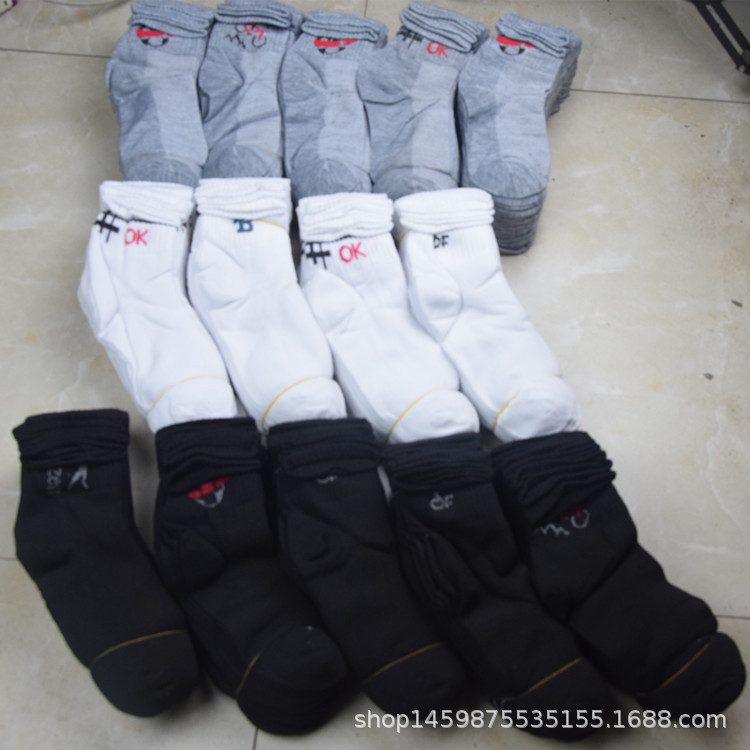 Men's mid-tube mesh sports socks men's basketball socks men's football socks night market floor socks wholesale