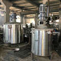 工业化工级反应釜带平台电加热搅拌罐反应成套设备配料罐设备