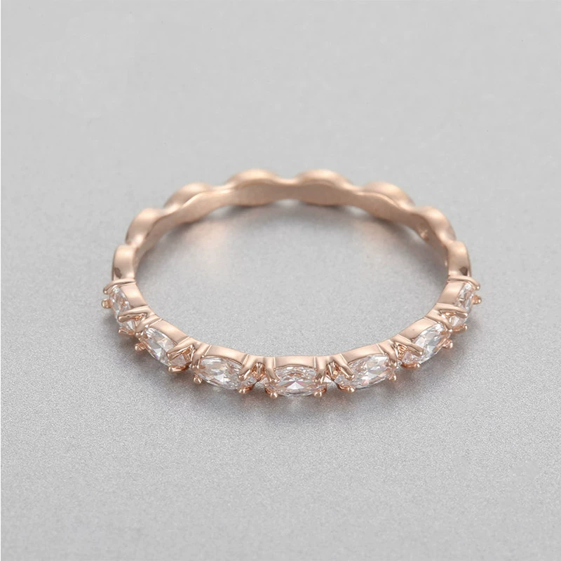 Мод ring? Fashionable shiny wedding ring, simple and elegant design, diamond encrusted