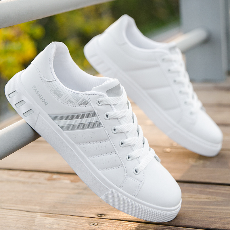 Zapatos transfronterizos zapatos de moda para hombres 2023 nuevos zapatos blancos Zapatillas de moda coreanas zapatos casuales deportivos para hombres a juego