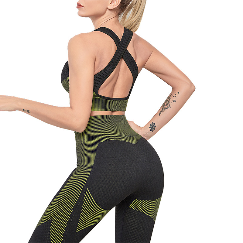 Conjunto deportivo de fitness estilo europeo y americano, éxito de ventas en Wish, con top con cremallera, sujetador deportivo, pantalones de yoga de cintura alta y leggings ajustados.