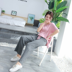 色のネットの赤い家の服の夏のモードのパジャマの女性の薄い半袖のズボンのスーツの2つのセットのゆったりした氷の糸