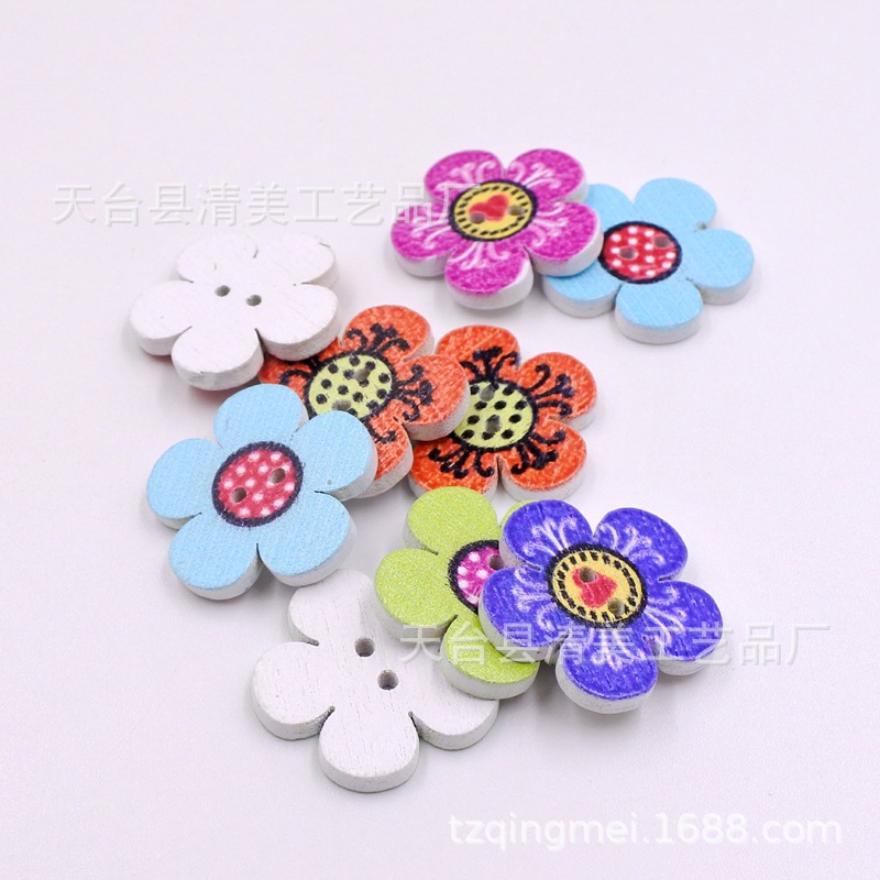 20.0 MM fondo blanco bricolaje decoración pintada 5 botones de ciruela botón de madera diámetro aproximadamente 2cm