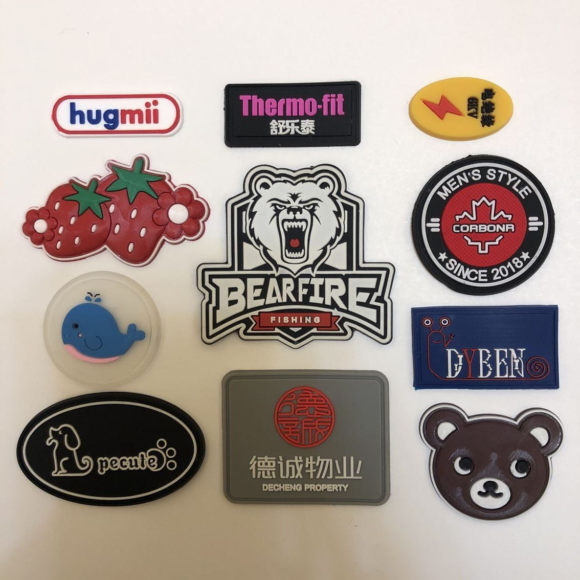 PVC软胶商标服装箱包橡胶标3D立体手套帽子用滴塑胶章 LOGO胶标