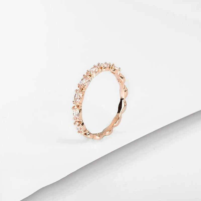 Мод ring? Fashionable shiny wedding ring, simple and elegant design, diamond encrusted