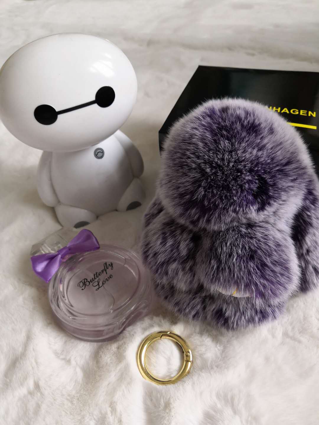 萌えウサギは死んだウサギのストラップを装っています。