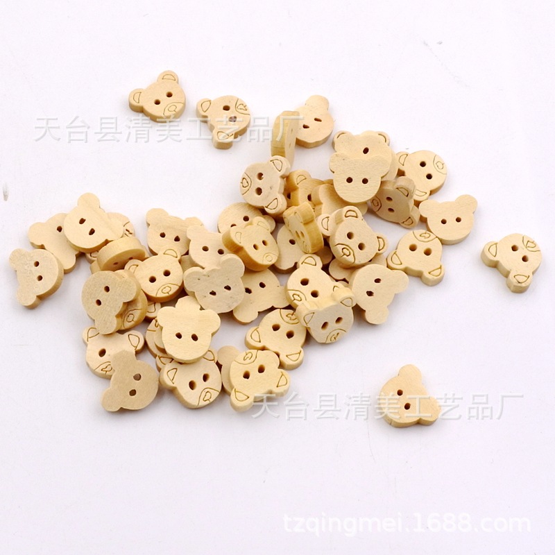 Suministro principal Yiwu botón forma animal Oso de dibujos animados botón de madera al por mayor 100 unidades un paquete