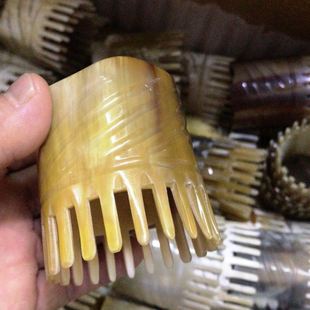 Ordinary short horn shampoo brush head massager material hand massage head refreshing short shampoo comb middle teeth dense teeth
