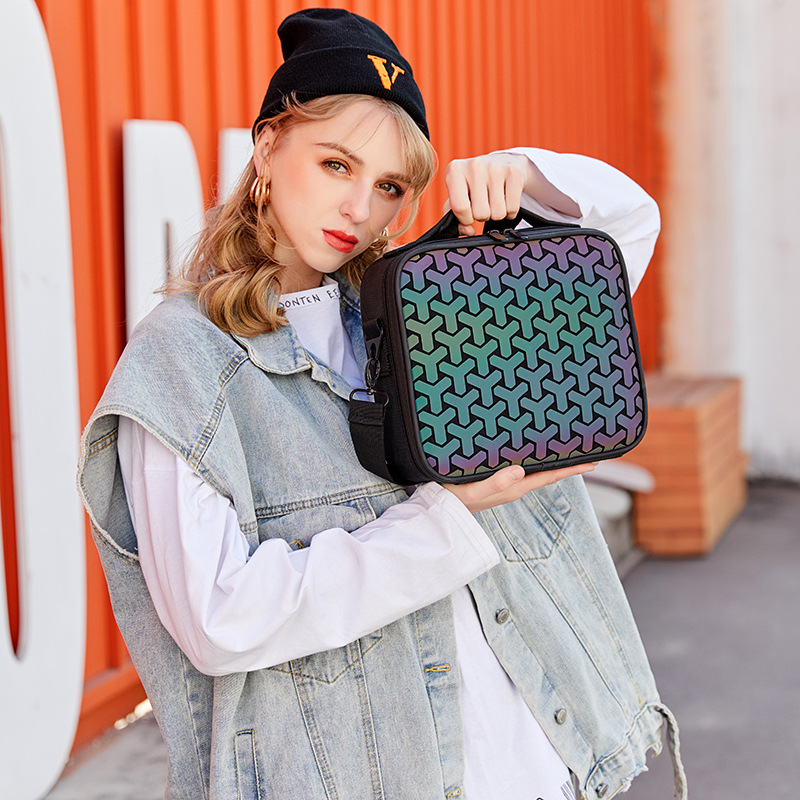 2024 Ny Phantom Night Glow Geometry Mode Vattentät High end kosmetisk förvaringshandväska Makeup Box_voghion.com