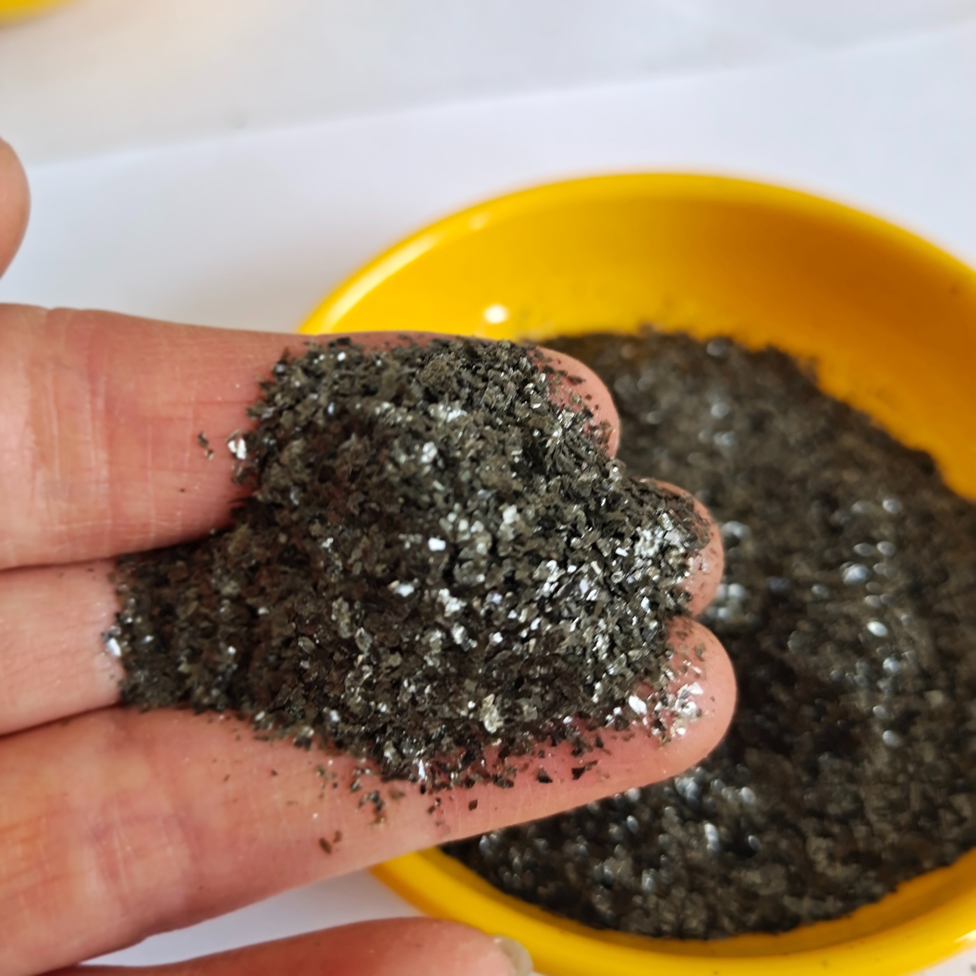 20 mesh black mica manufacturer