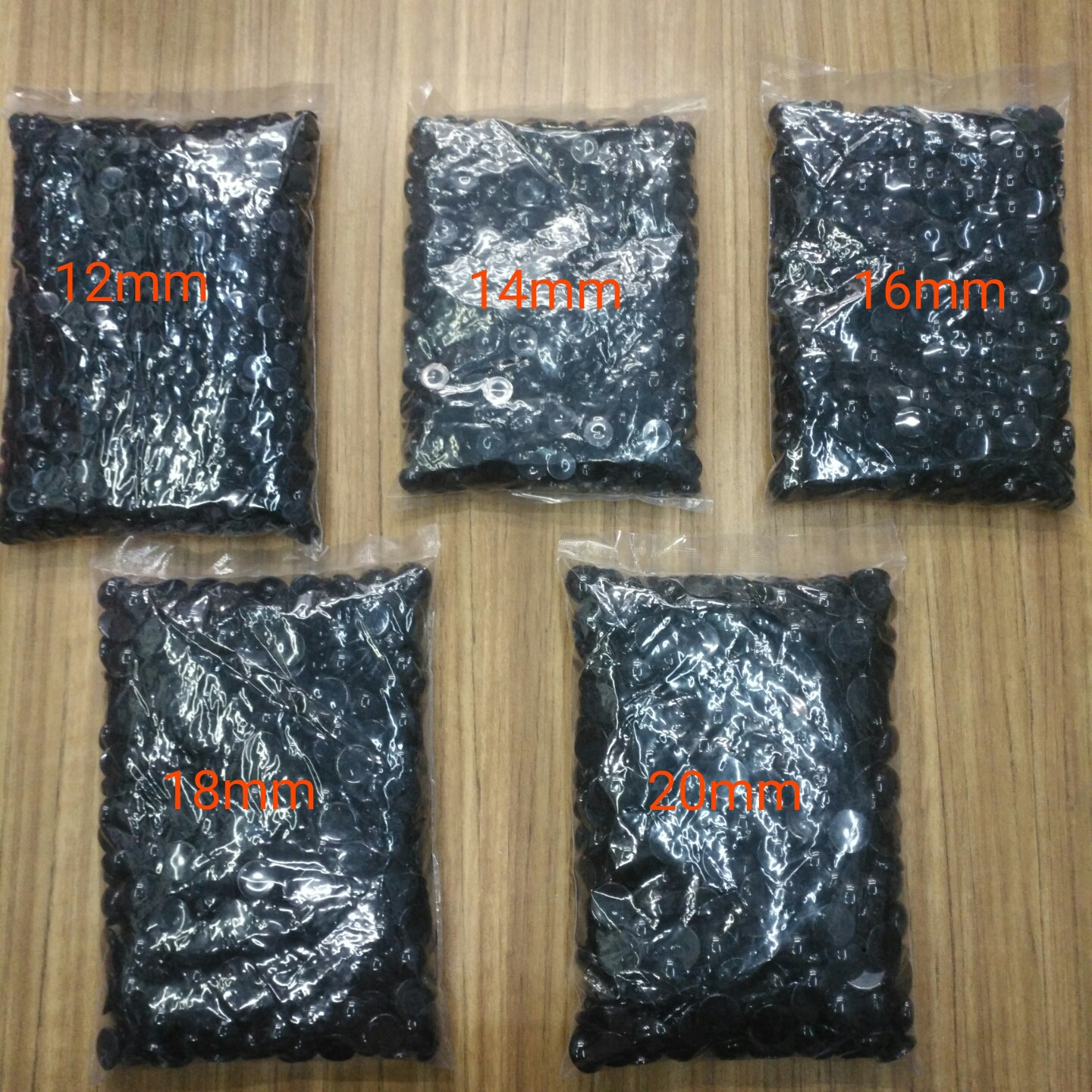 En stock brillante ojos de acrílico plana bolsa grande al por mayor sin rebabas tamaño todos DIY ojos negros