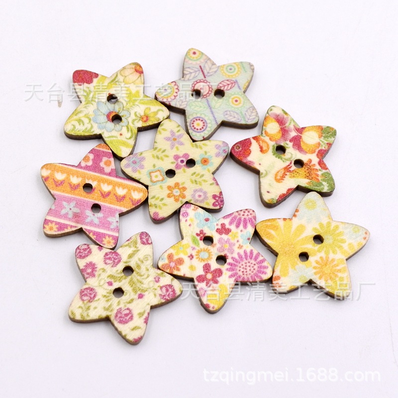 Log madera contrachapada pintado impresión estrella de cinco puntas botón colorido estrella de cinco puntas mezclado
