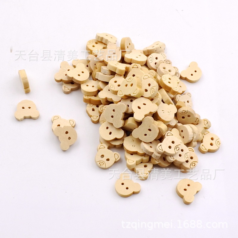 Suministro principal Yiwu botón forma animal Oso de dibujos animados botón de madera al por mayor 100 unidades un paquete