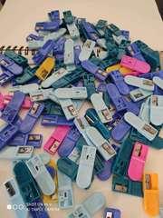 Manufacturer supplies 2.0 thin lead pencil sharpener, colorful student small manual plastic pen pencil sharpener wholesale