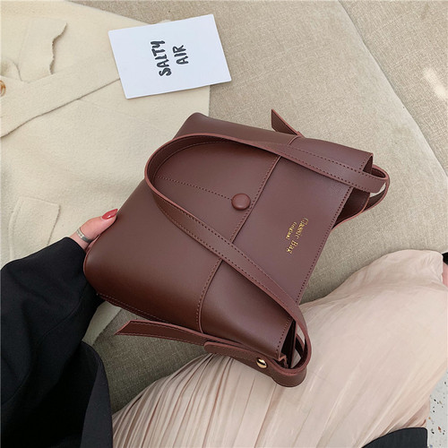 Internet celebrity simple women's bag 2020 popular new trendy Korean version versatile crossbody bag simple fashion bucket bag